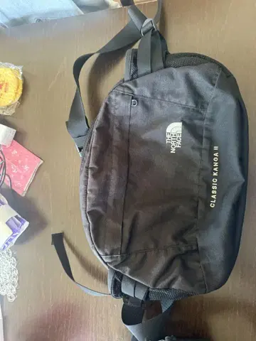 THE NORTH FACE 클래식 캥거 II 색빠짐 있음