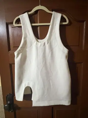 UN3D. 화이트 애시메트릭 베스트 F