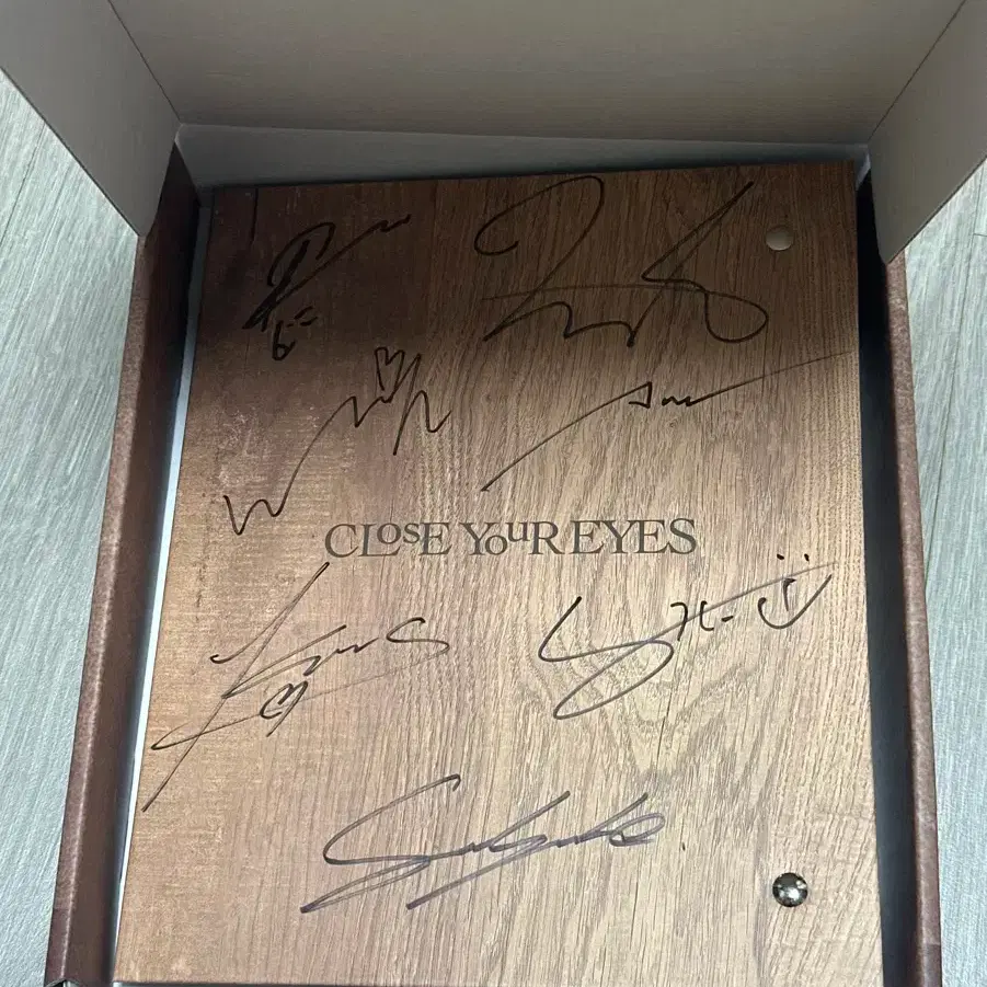 Close Your Eyes signature album | Bunjang Global