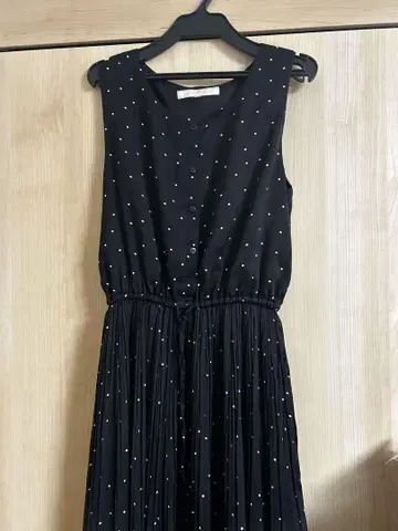 MERCURYDUO 도트 무늬 슬리브리스 원피스