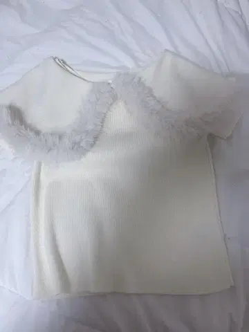 evelyn 퍼 포함 화이트 니트탑