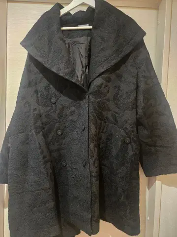 TOKUKO 꽃무늬 자카드 코트