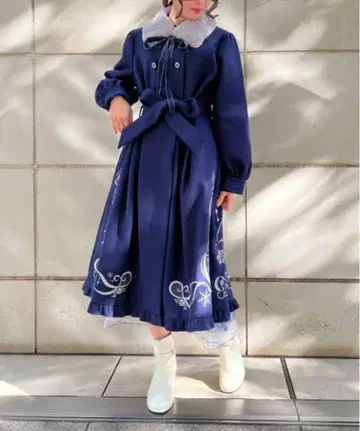axes femme 눈꽃 자수 코트 네이비 컬러 안나 엘사 롱 코트
