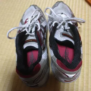 화이트/레드 러닝화