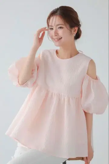미사용 새상품 택 포함 Fit more 오픈 숄더 자카드 상의