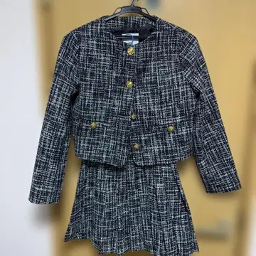 미나세 이노리 착용 Treat urself 트위드 셋업