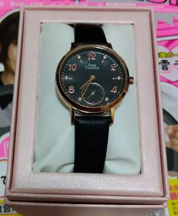 Venus TIARA 아날로그 손목시계 블랙/골드