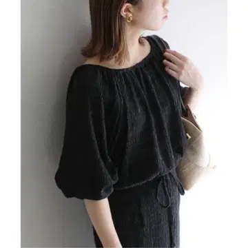 LaTotalite 랜덤 셔링 블라우스