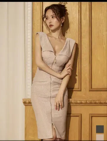 Jewels 빅 칼라 지퍼 슬리브리스 라메 미디엄 드레스