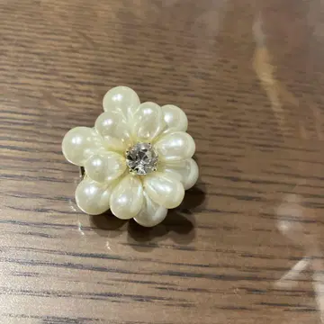 펄풍 꽃 모양 브로치