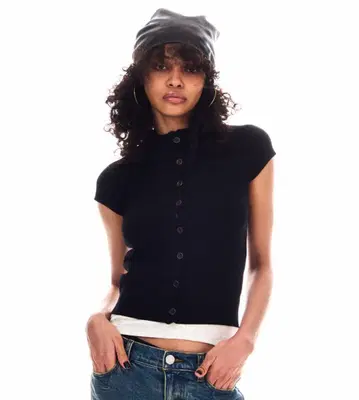 CROSS BUTTON COMPACT KNIT TOP