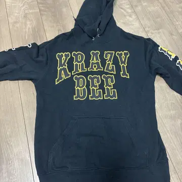 KRAZY BEE 후드 부착 후드티 블랙