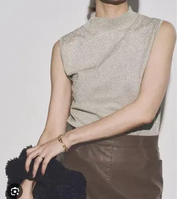 IENA 하이넥 슬리브리스 PO