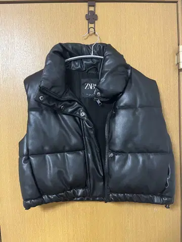 ZARA 블랙 다운 베스트