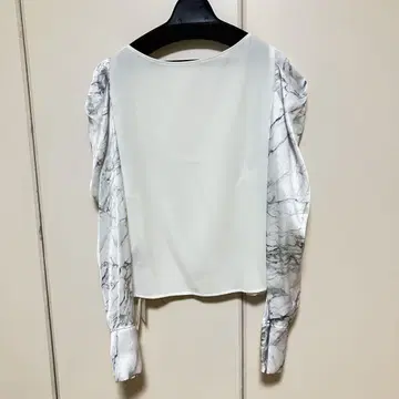 새상품 스콧 클럽 구매 퍼프 슬리브 마블 패턴 긴팔 상의