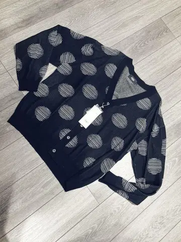 아줄바이마우지 AZUL by moussy 블랙 도트 무늬 가디건 새상품