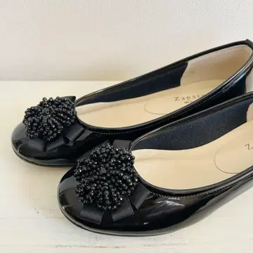 [ zapateado ] 비즈 장식 블랙 에나멜 플랫슈즈 24cm