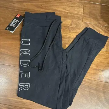 UNDER ARMOUR 블랙 조거 팬츠