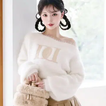 미개봉 새상품 다리치 DD 로고 원숄더 니트탑 아이보리 darich
