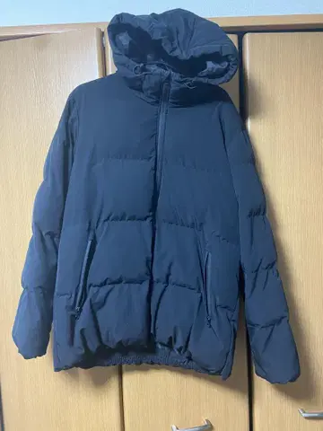 GU 블랙 다운 자켓 후드 부착