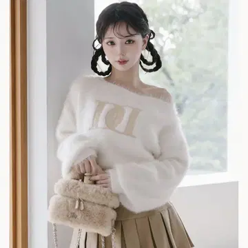 darich DD 로고 원숄더 니트탑