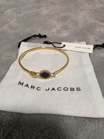인기!! MARC JACOBS 블랙/골드 팔찌