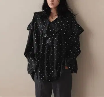 프릴 튜닉 블라우스 로리즈팜 미사용 새상품 이번 시즌 신상
