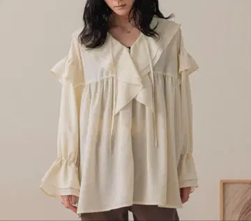 프릴 튜닉 블라우스 로리즈팜 미사용 새상품 이번 시즌 신상