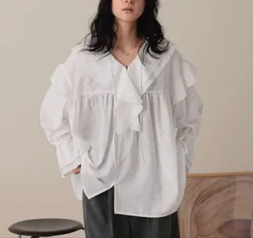 프릴 튜닉 블라우스 로리즈팜 미사용 새상품 이번 시즌 신상