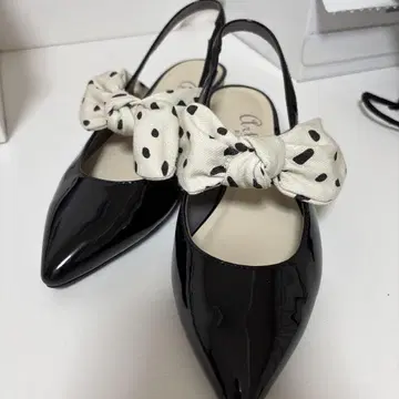 다이애나 펌프스