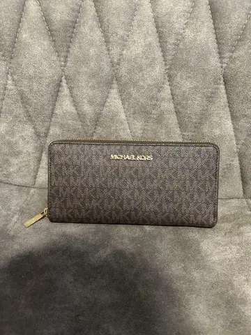 MICHAEL KORS 모노그램 장지갑