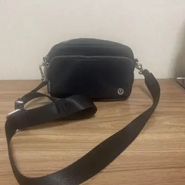 룰루레몬 lululemon 미니 숄더백 사선 로고 나일론