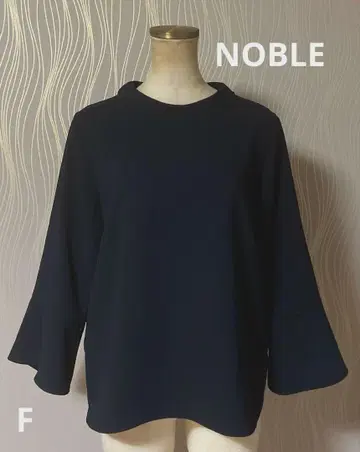 NOBLE 노블 하이넥 블라우스 네이비