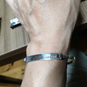 GUESS 실버 뱅글