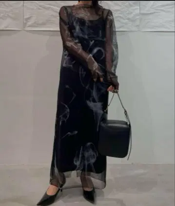 AMERI CURL OF SMOKE SHEER DRESS 블랙 M