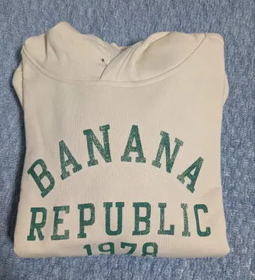 BANANA REPUBLIC 바나나리퍼블릭 키시 유타 착용 후드티