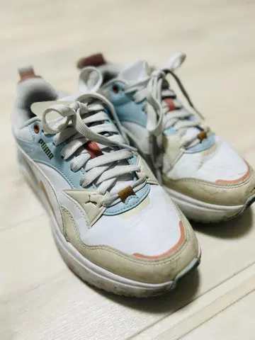 PUMA 스니커즈 화이트/블루/베이지/핑크