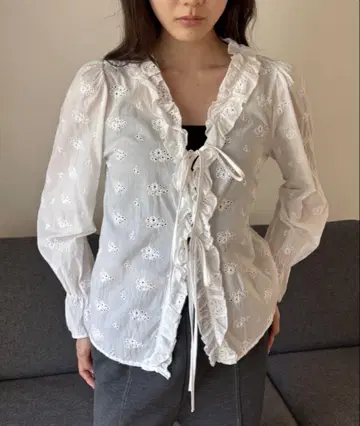 FUULLY STUDIO 자카드 프릴 레이스 블라우스