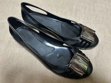 페라가모 샌들 메탈 버클 포함