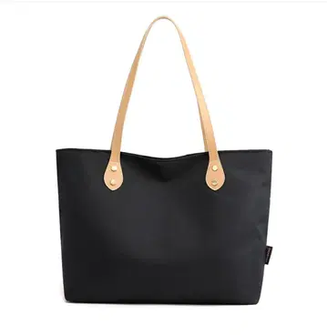 블랙 토트백 / 대용량 / 사용하기 쉬운 디자인 / 심플 백