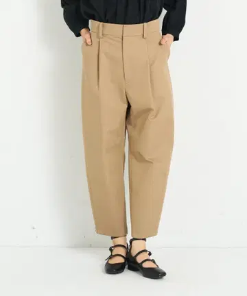 아두이트리스테스 코튼 에스테르 원턱 테이퍼드 팬츠