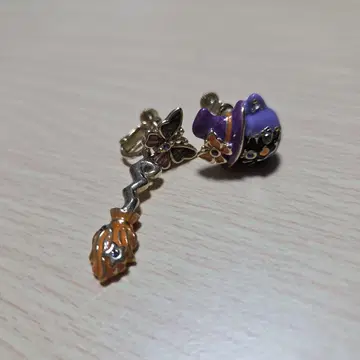 ANNA SUI 할로윈 귀찌 고양이 빗자루