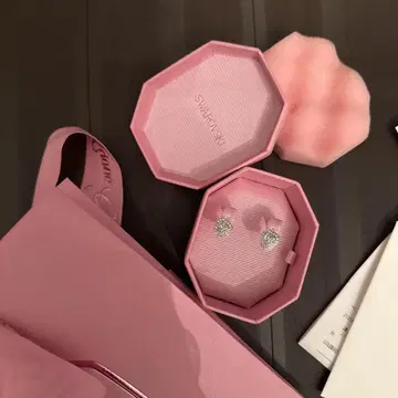 Swarovski Ariana Grande 하트형 귀걸이