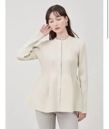 미라 오웬 쉘 조절 단추 페플럼 디자인 리브 니트 가디건