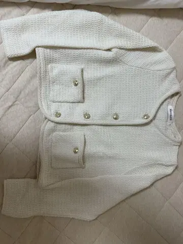 MISCH MASCH 금장 버튼 블레이드 니트 자켓 화이트