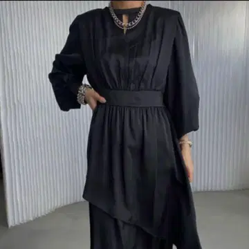 AMERI 아메리 BULGE SHOULDER DRESS
