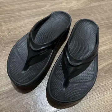 Oofos 블랙 플립플랍 W6 EU37