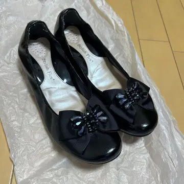 리본 포함 블랙 플랫슈즈