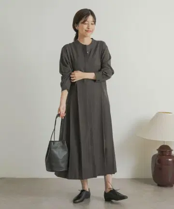 사이드 플리츠 절개 원피스 도어즈