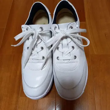 1989 컴포트 클리닉 통굽 화이트 스니커즈